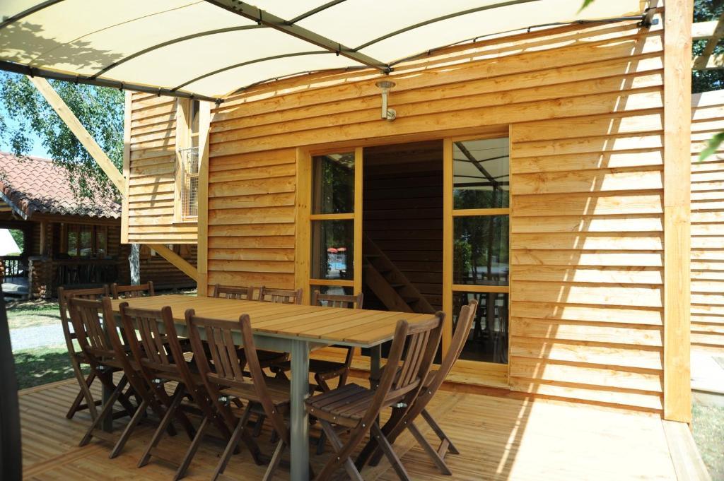 Camping Les Portes Du Beaujolais Anse Rom bilde
